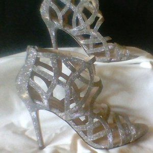 Nina Megara Size 8 Silver/Gold Metallic.